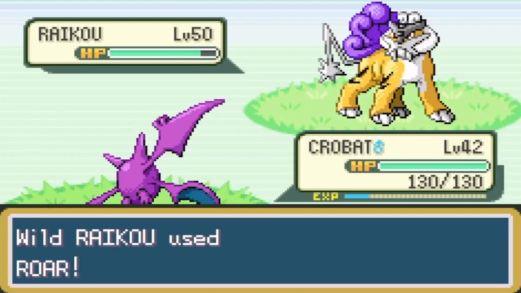 Cena de batalha em Pokémon FireRed no Switch com Raikou nível 50 usando Roar contra Crobat nível 42, exibindo interface clássica em pixel art da região de Kanto.